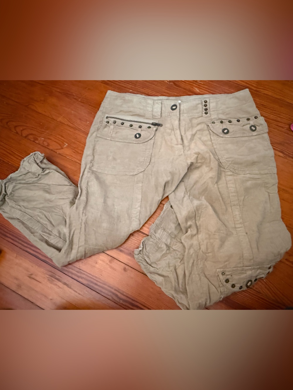 Oltre Olive Green Cargo Capris with Stud Details